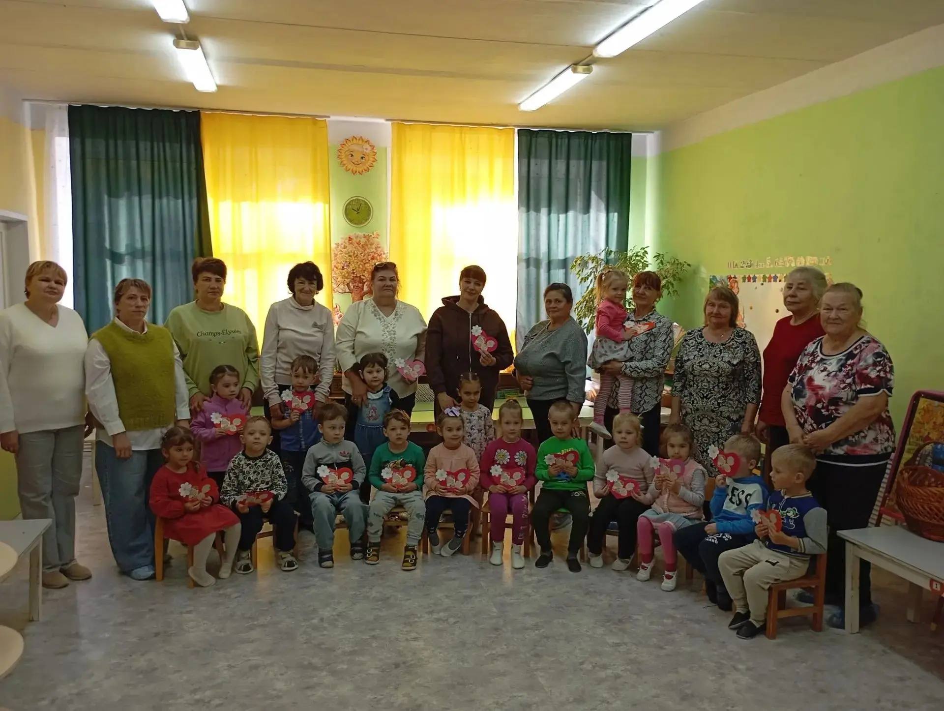 В средней группе "Звездочки" воспитатель Субботина Е. С., прошло развлечение для бабуше...