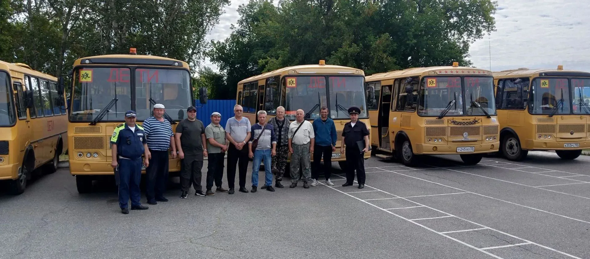 В целях обеспечения безопасных условий организованных перевозок групп детей к местам их...