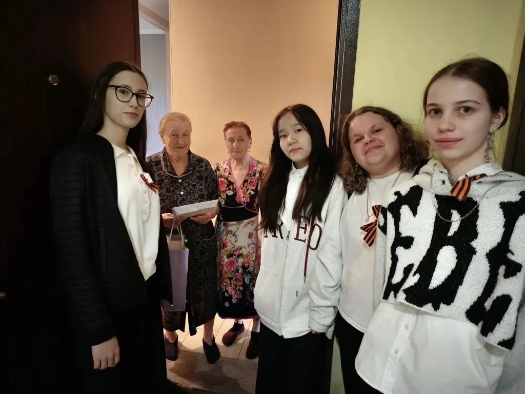 🇷🇺В рамках Всероссийского марафона "Наследники Победы" учащиеся МБОУ Школа № 25 Балашиха вручили поз