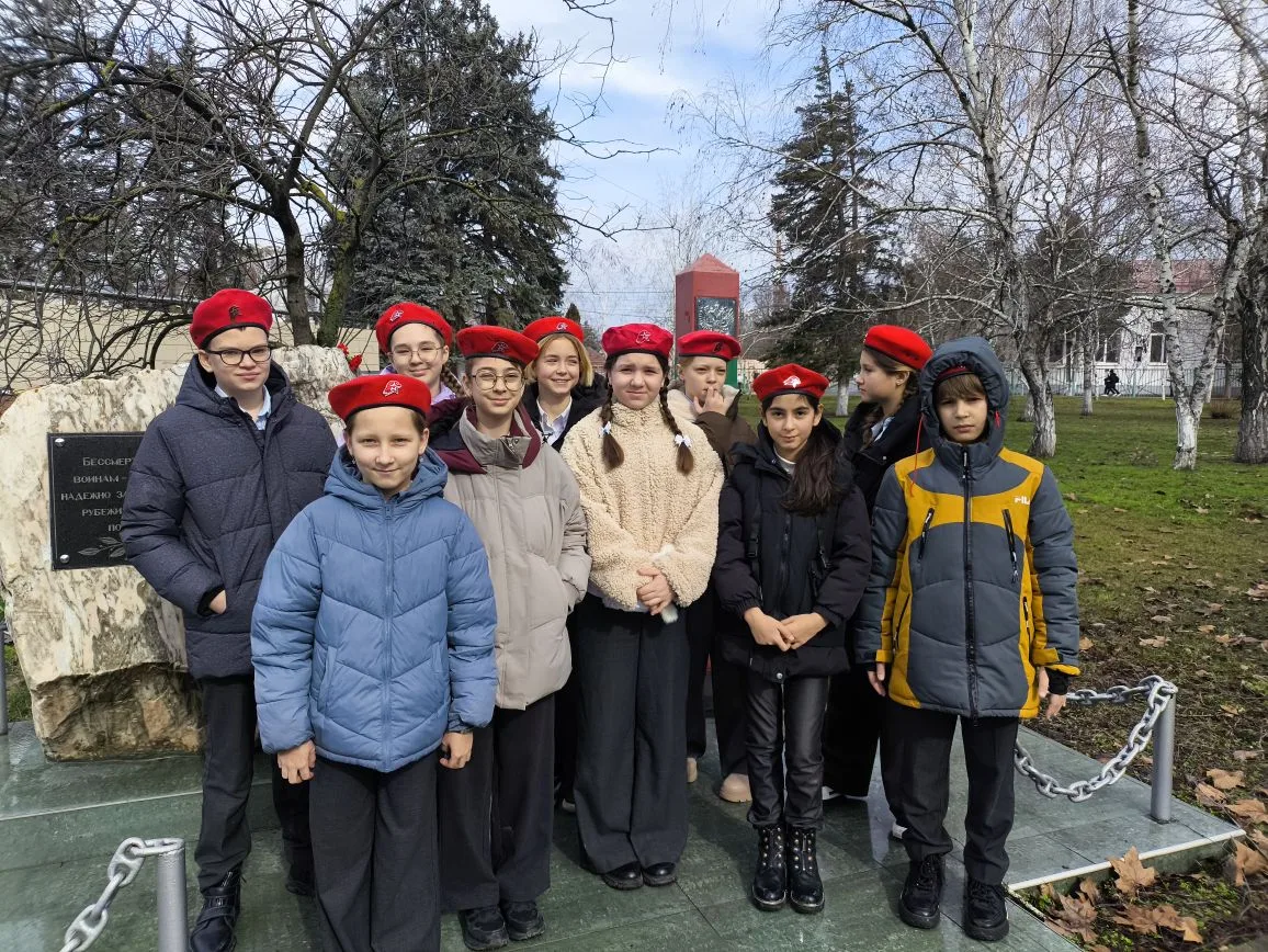 25 февраля в мемориальном сквере города у Вечного огня состоялась торжественная акция «Эстафета памя