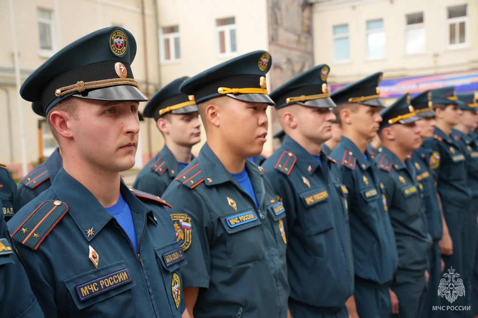 👨‍🚒Начальник Главного управления МЧС России по г. Москве встретился с молодыми офицерами