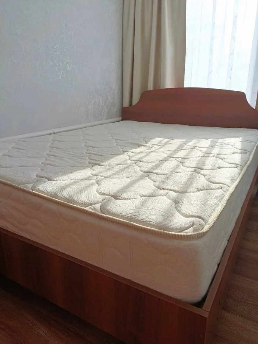 ДВУСПАЛЬНАЯ КРОВАТЬ С МАТРАСОМ — ПРОДАЖА