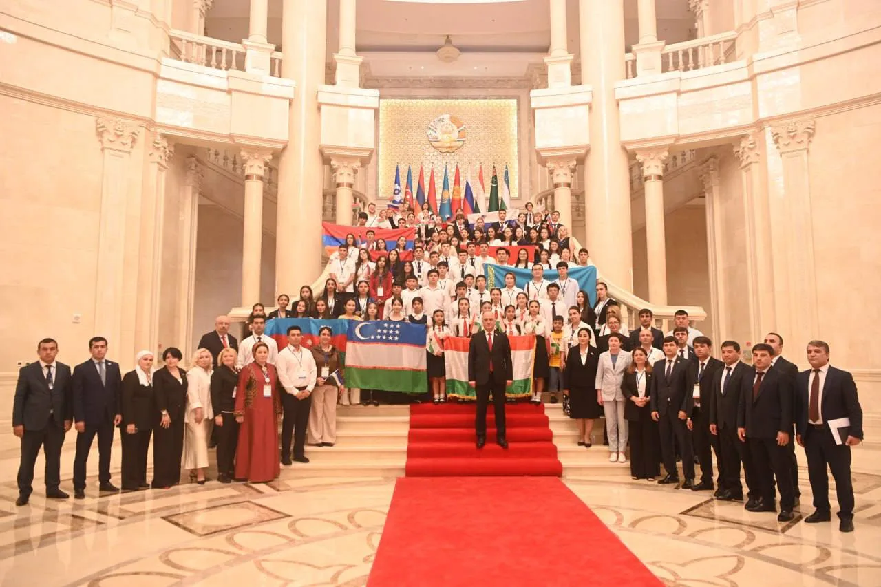 🇹🇯 Юный взгляд на большую политику: участники форума "Дети Содружества" побывали в парламенте Тадж