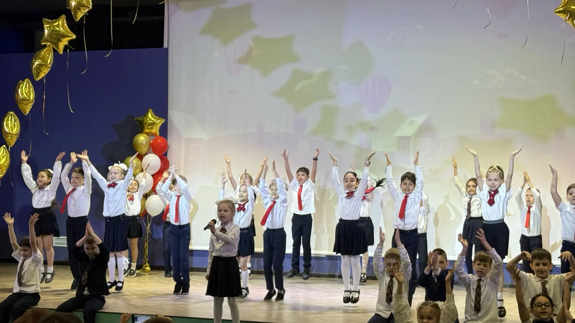 Сегодня в нашей школе отгремел последний звонок! 🎓🔔  Этот день получился ярким, красочным и очень тр