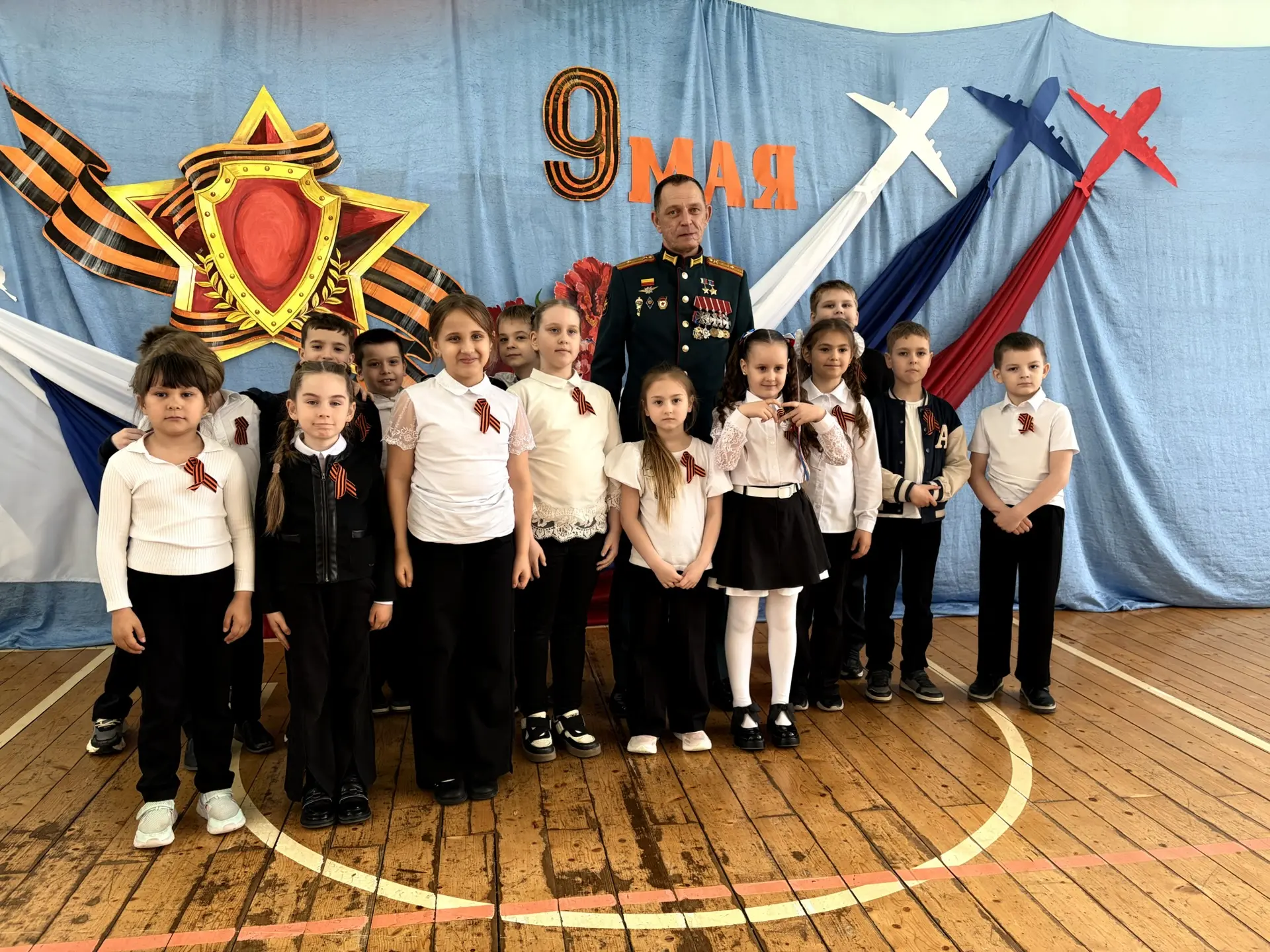 🌎🤲🏻🕊Диалог с Героем в нашей школе 🇷🇺  🌟Сегодня в стенах нашей школы прошло важное событие. В рамках 