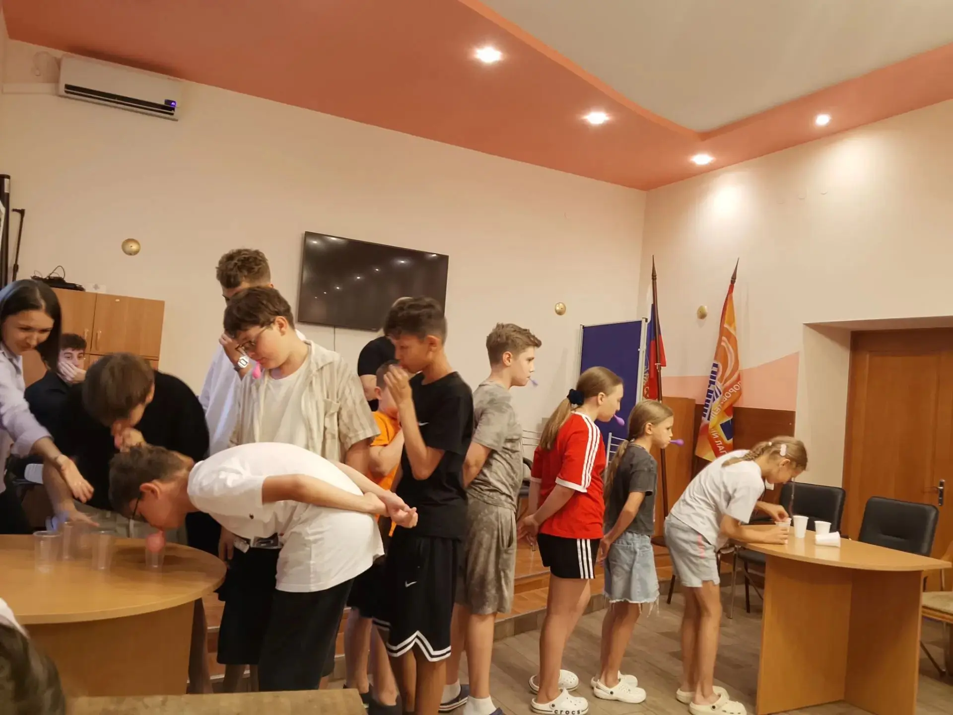 В КВН встретились две команды 1,2 отряда и показали как умеют играть и весело проводить...