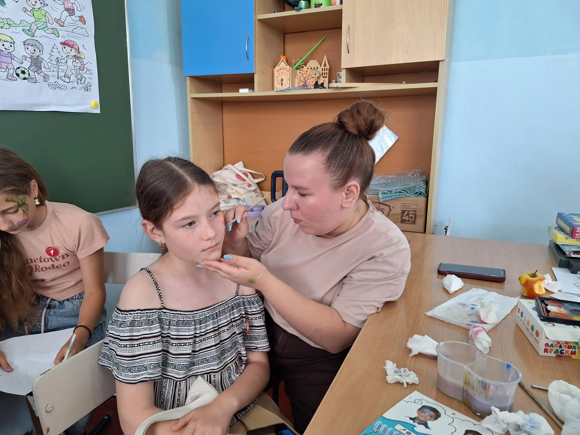 🎨🌸 Ко Дню молодежи в летнем пришкольном лагере руководителем волонтерского отряда Кузьменко Ю.А со