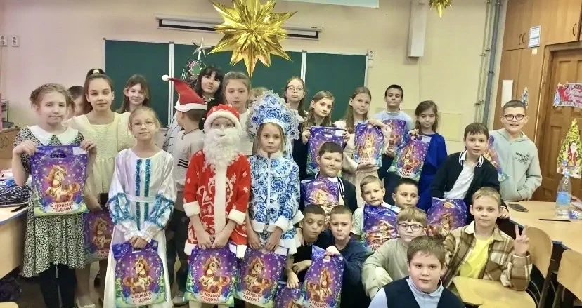 Делимся фотографиями классных часов «Мы встречаем Новый год!» 🌟 • • • #гимназия44краснодар  #сНовым2