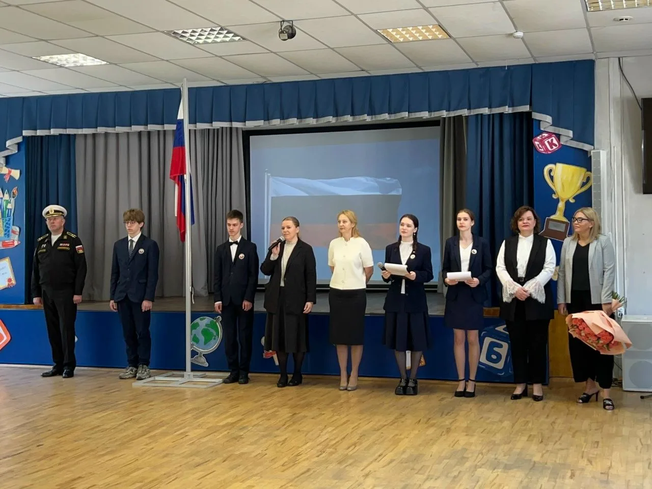 🇷🇺 ТОРЖЕСТВЕННАЯ ЛИНЕЙКА ДЛЯ 9-Х КЛАССОВ 🇷🇺  📌 Сегодня нашем лицее прошла торжественная линейка, пос