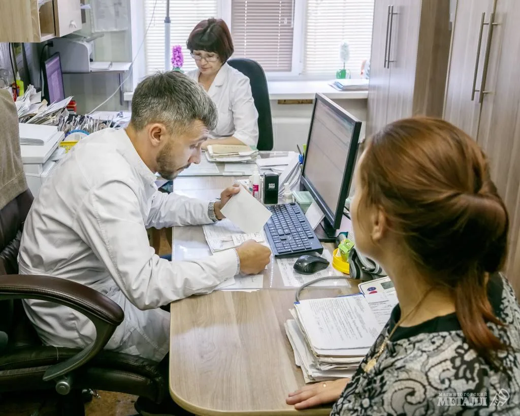 Страховые разослали приглашения на диспансеризацию 1,6 млн человек. Летом поликлиники п...