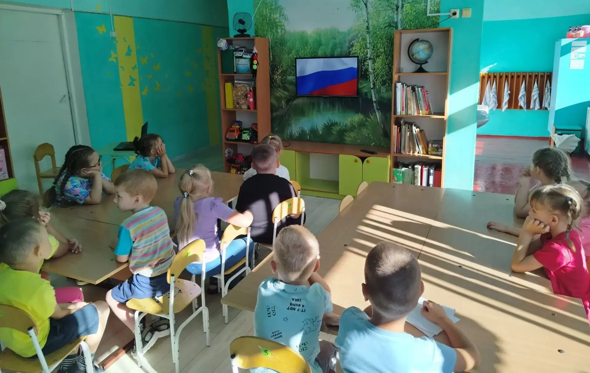 Познавательное видео для детей "России часть и знак -бело-сине-красный флаг"🇷🇺