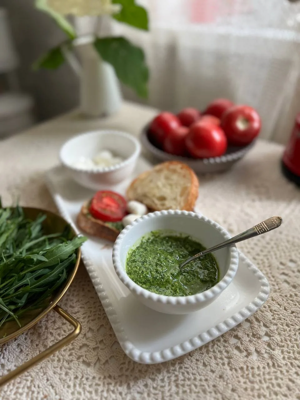 #СОУС #ПЕСТО ИЗ #РУККОЛЫ 🌿

Руккола
Кедровые орехи
Лимонный сок
Чеснок 
Соль 
Растительное масло 

