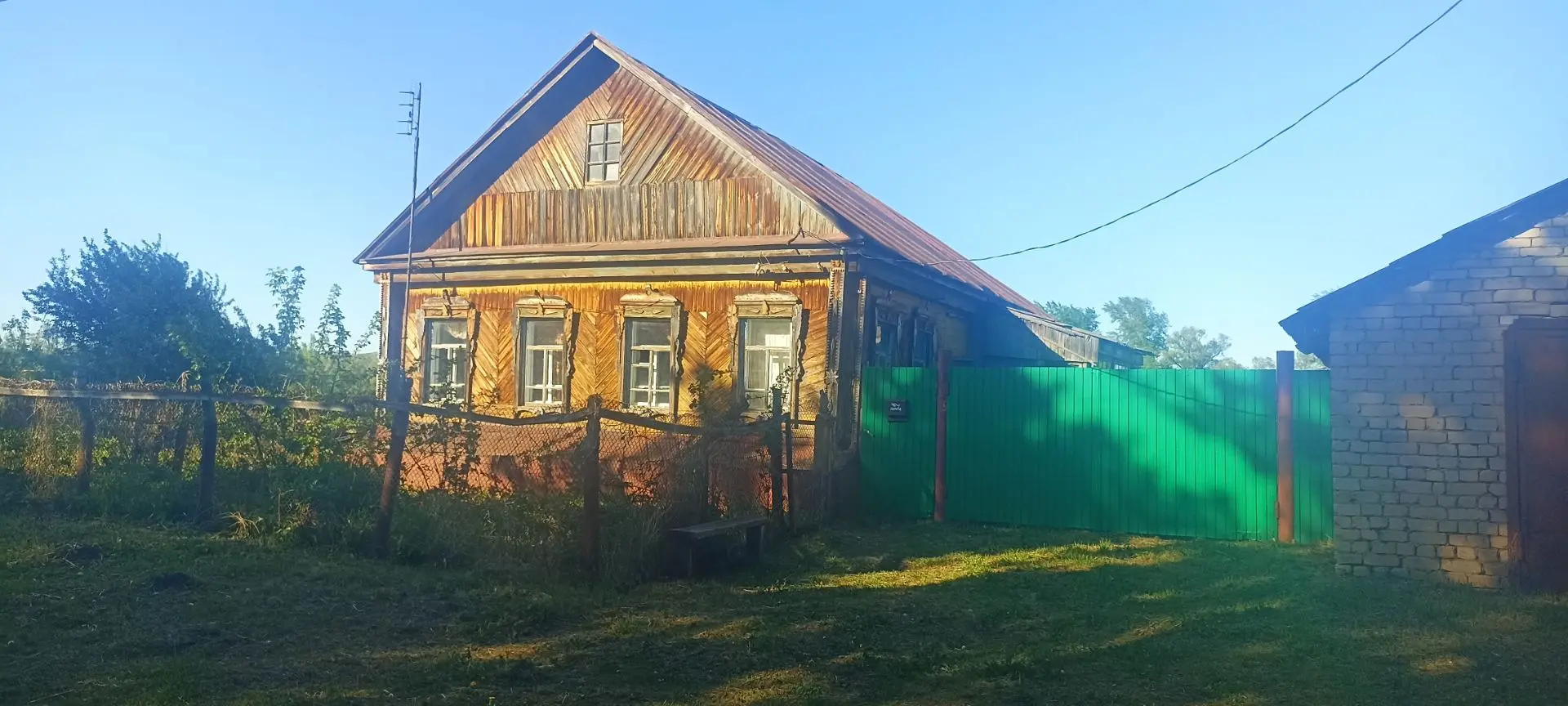 Пpодaётся дeревянный дом (4 комнаты) площадью 67 кв. м., с газовым отоплением и участком площадью 13
