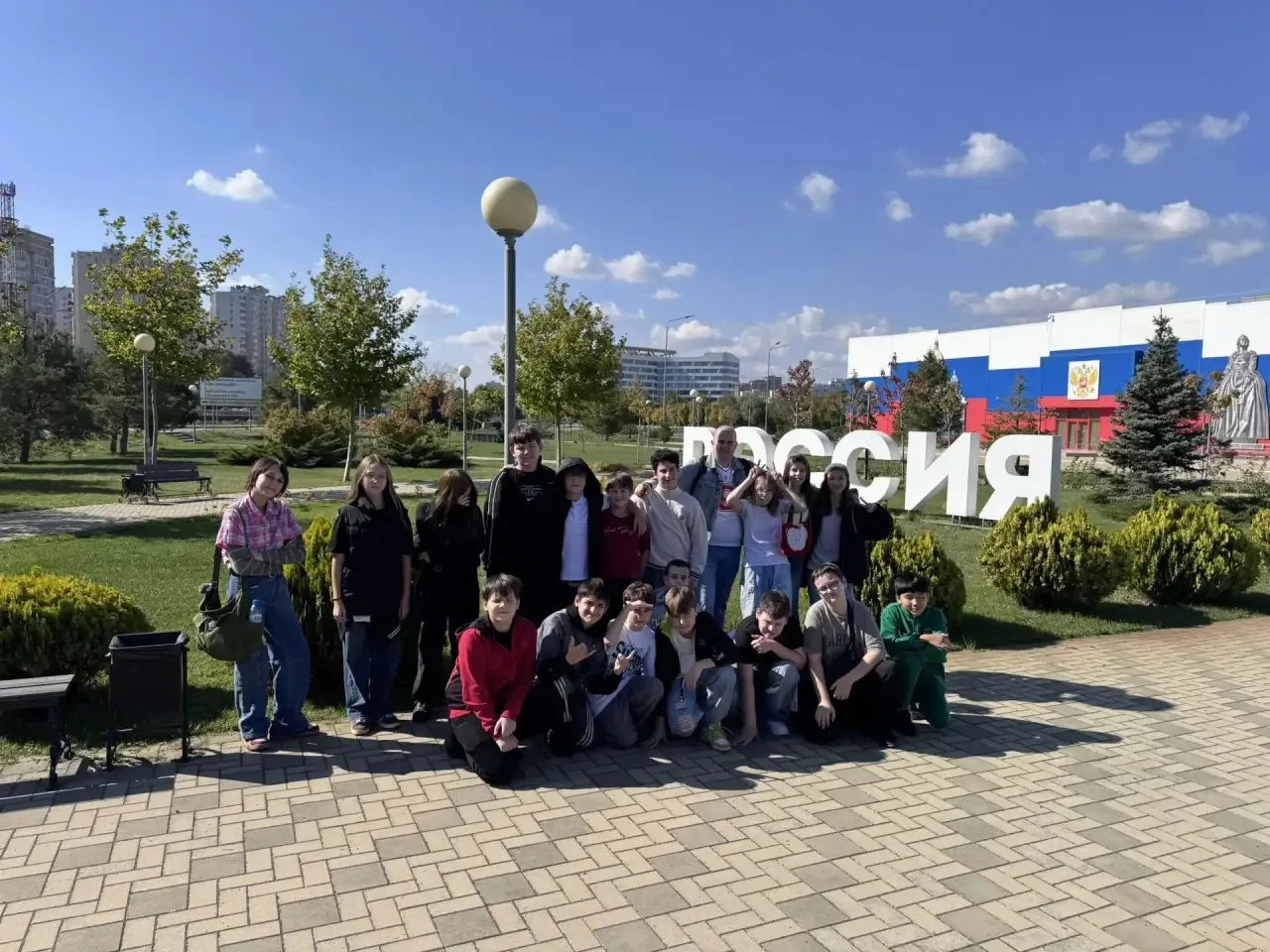 Урок истории за пределами учебника: 6 «Д» в парке «Россия — моя история» 🏛️