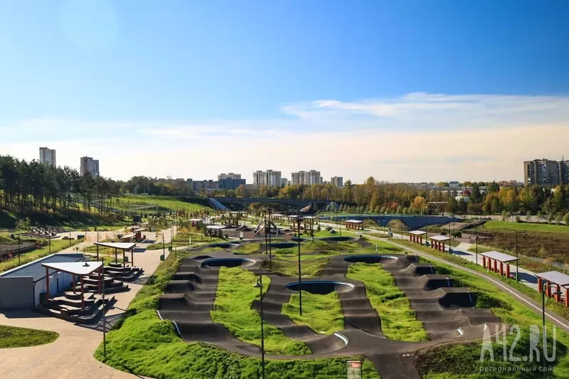 В Кемерове открыли новый парк с пешеходным мостом и памятником Невскому