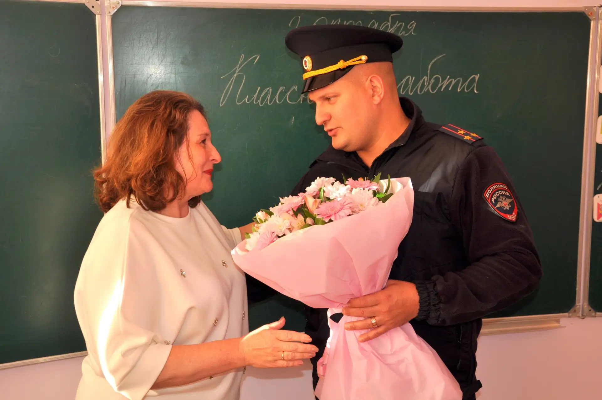 👮‍♂️🎓 Полковник Госавтоинспекции Юрий Гончарук навестил свою родную школу №27 имени Х...