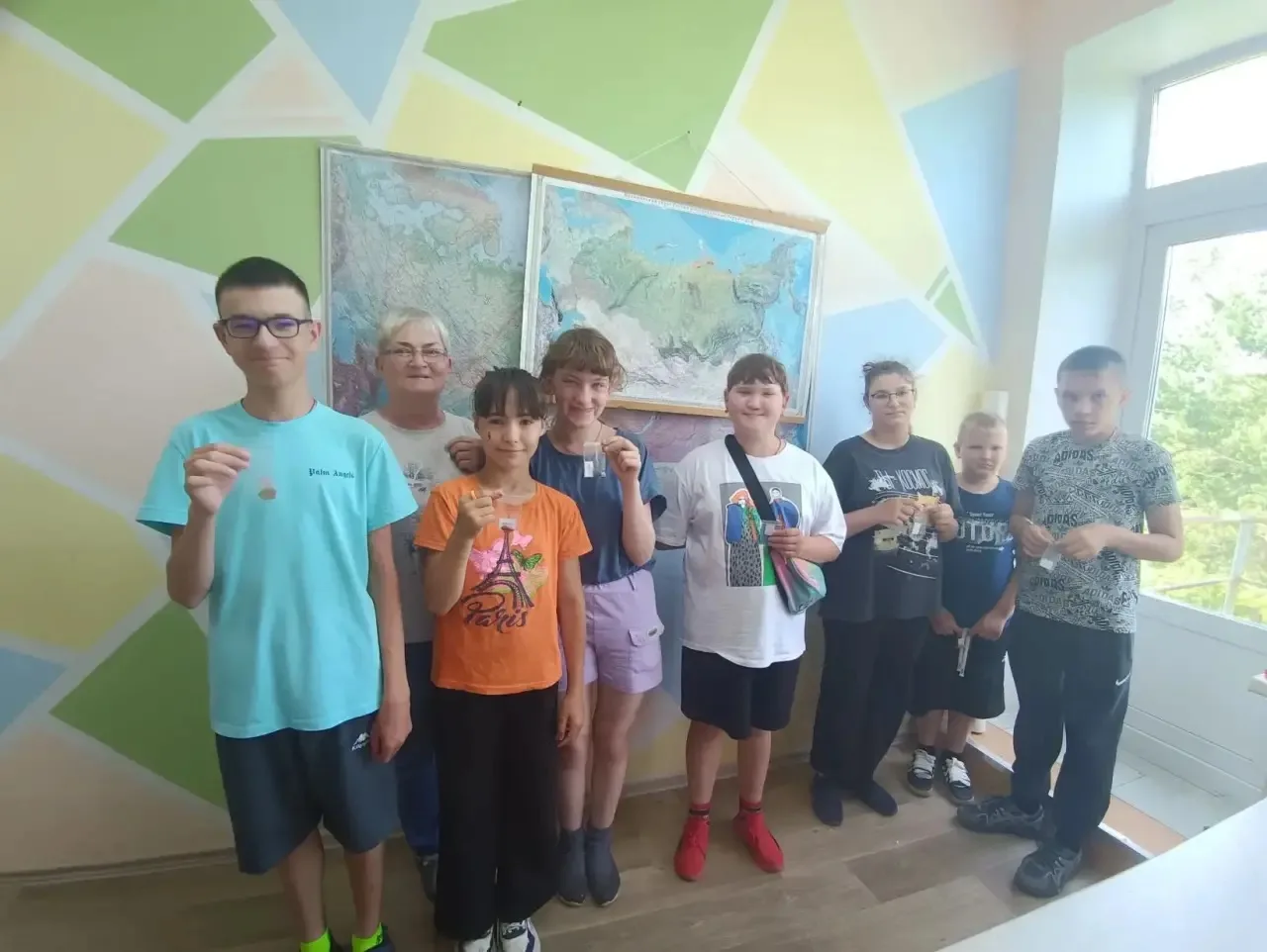 Путешествие в мир минералов

    9 июня в Доме детского творчества состоялась увлекательная экскурси