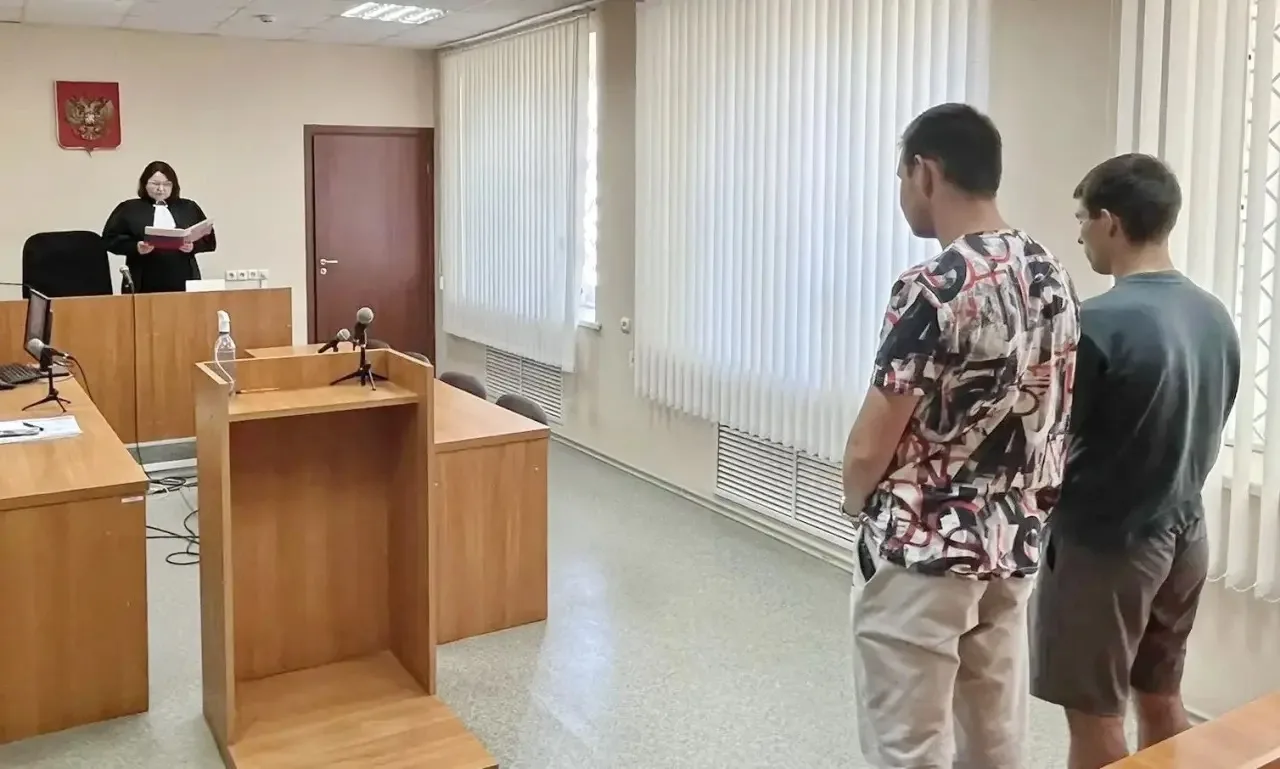 🍬 Парни получили сроки за ограбление магазина ради конфет и жвачки

В Фурманове двое пьяных местных