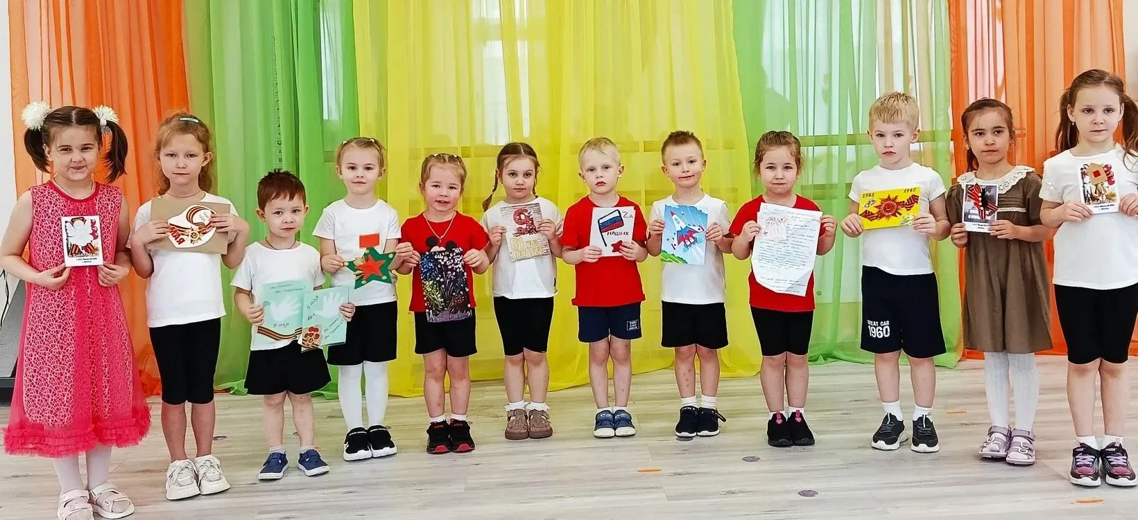 В предверии праздника Дня Победы в Великой Отечественной войне дошкольные группы и школьники приняли