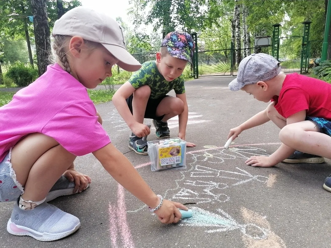 День любви, семьи и верности❤

👨‍👩‍👦Сегодня, 8 июля, вся страна отмечает  светлый летний праздник