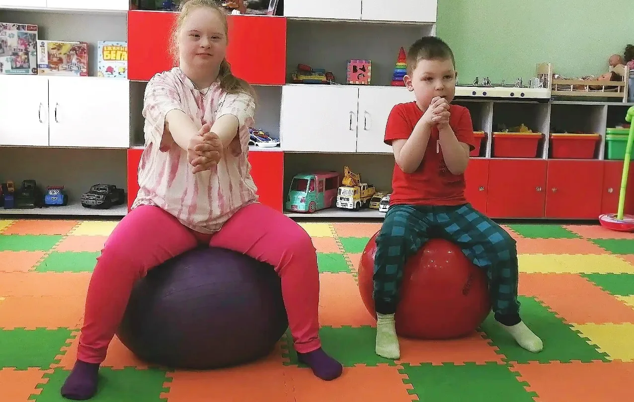 👫На занятии, состоявшемся в отделении социальной реабилитации № 1, дети с инвалидностью освоили нав