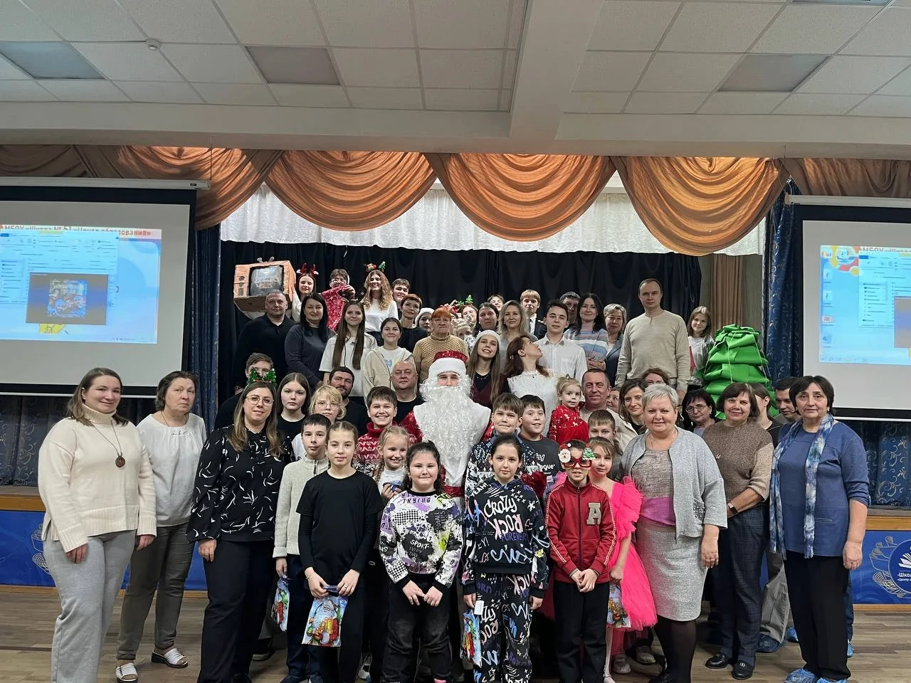 НАША ДРУЖНАЯ СЕМЬЯ 👪🎄  17 декабря в нашей школе прошел ежегодный традиционный семейный фестиваль «НА