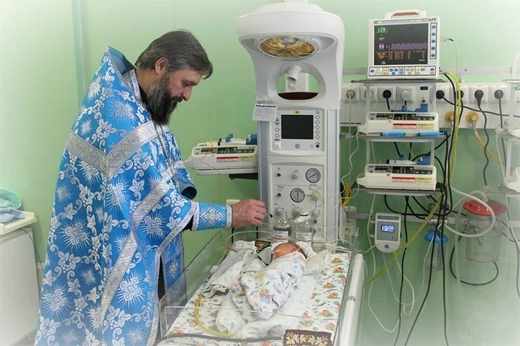Крещение в смертельной опасности может совершить любой православный христианин