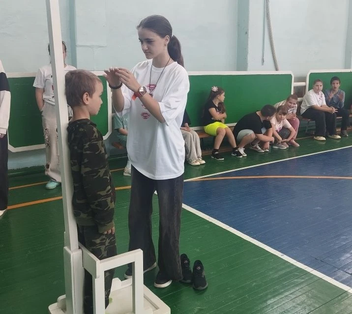 После традиционной утренней зарядки и линейки для ребят был проведен