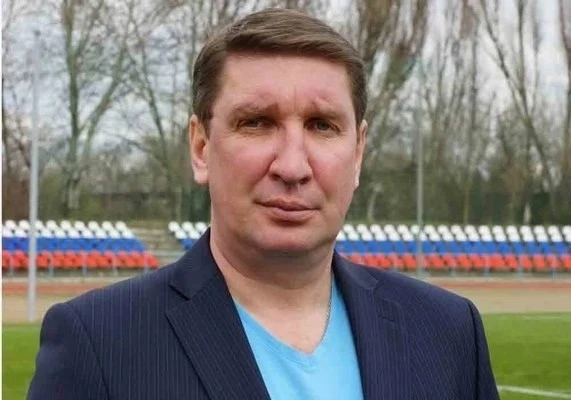 ФУТБОЛЬНЫЙ ФАРС В ПСКОВСКОЙ ОБЛАСТИ: ПОКА МЕСТНЫЕ ПАШУТ, «ВАРЯГИ» ИЗ ПИТЕРА ЕДУТ В СОЧИ?