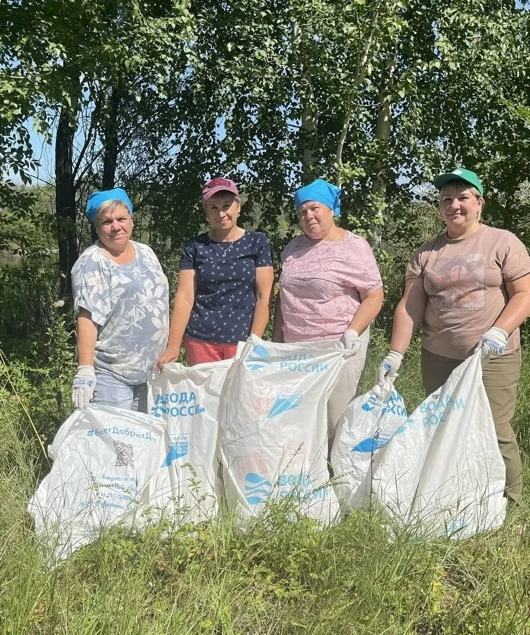 В Дубовом Умёте прошла акция «Вода России»💧

29 июля на берегу озера Государка в селе Дубовый Умёт 