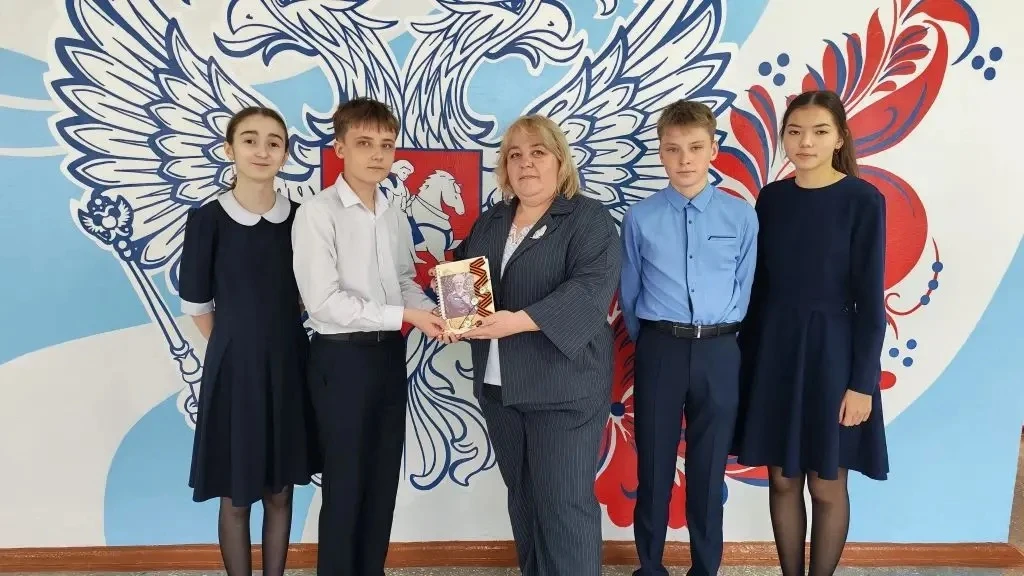 📖 Живая история в наших руках: юные герои Белой школы написали книгу о ветеране