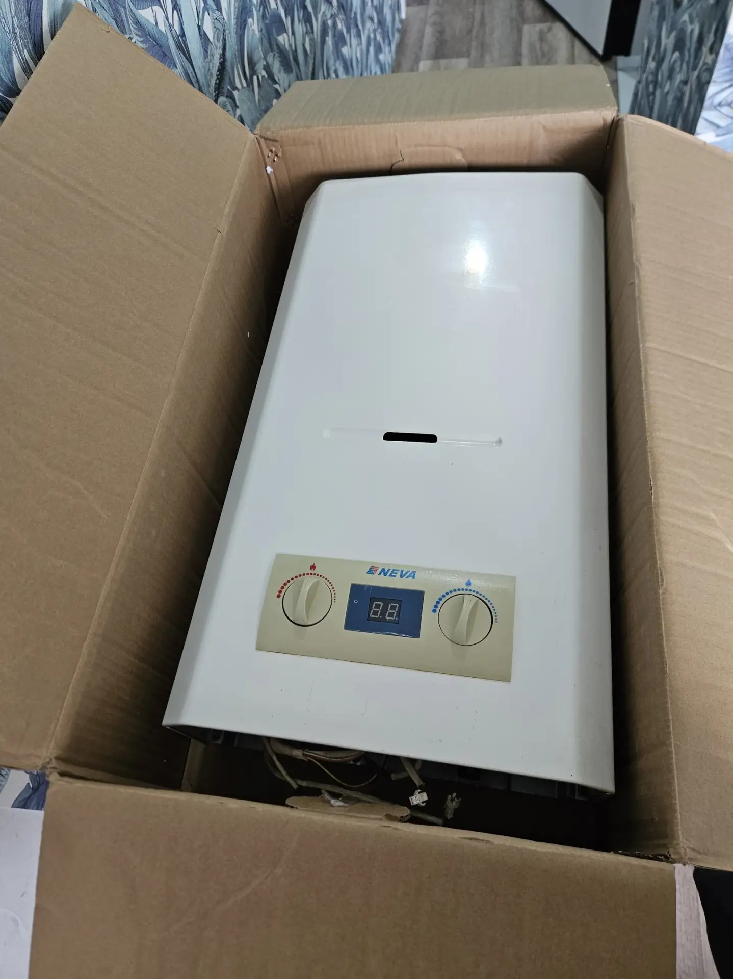 Продам газовый водонагреватель Нева Техническая документация имеется. В хорошем, рабоче...