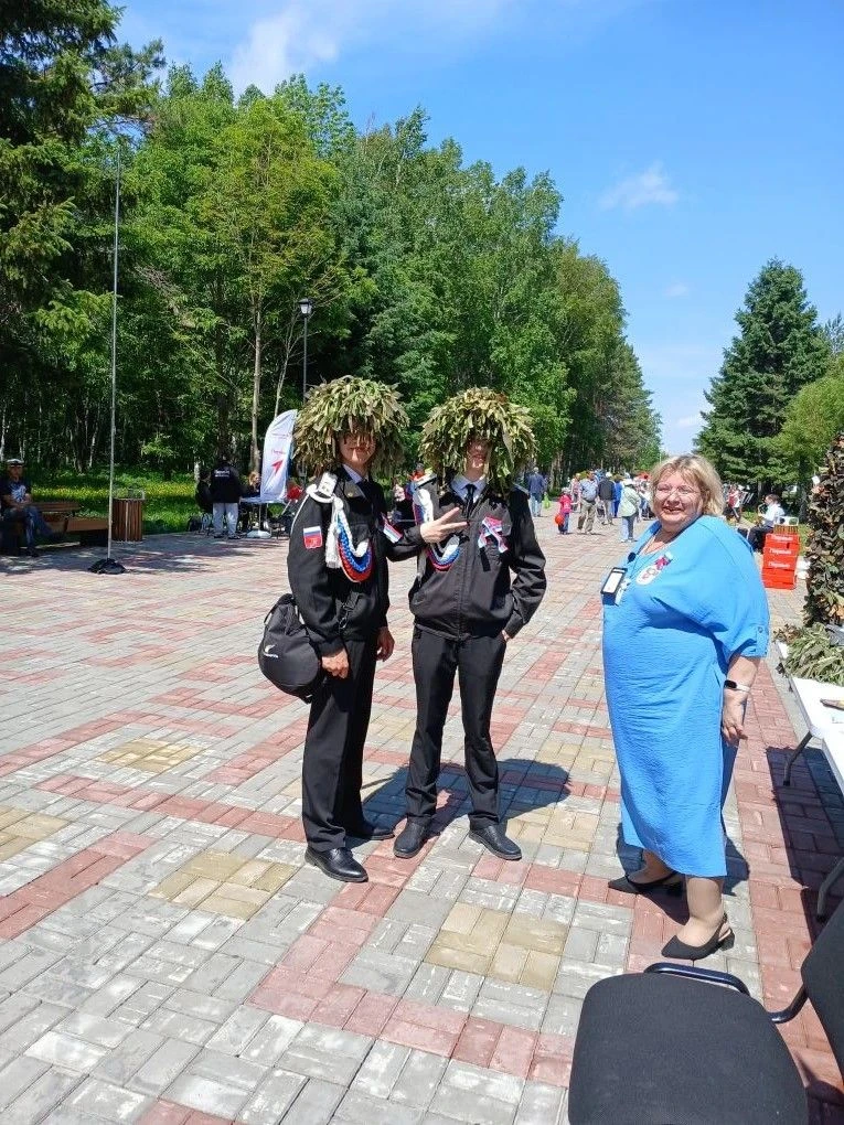 Всех жителей города поздравляют от всей души с праздником наши юнармейцы из ВПК "Символ...
