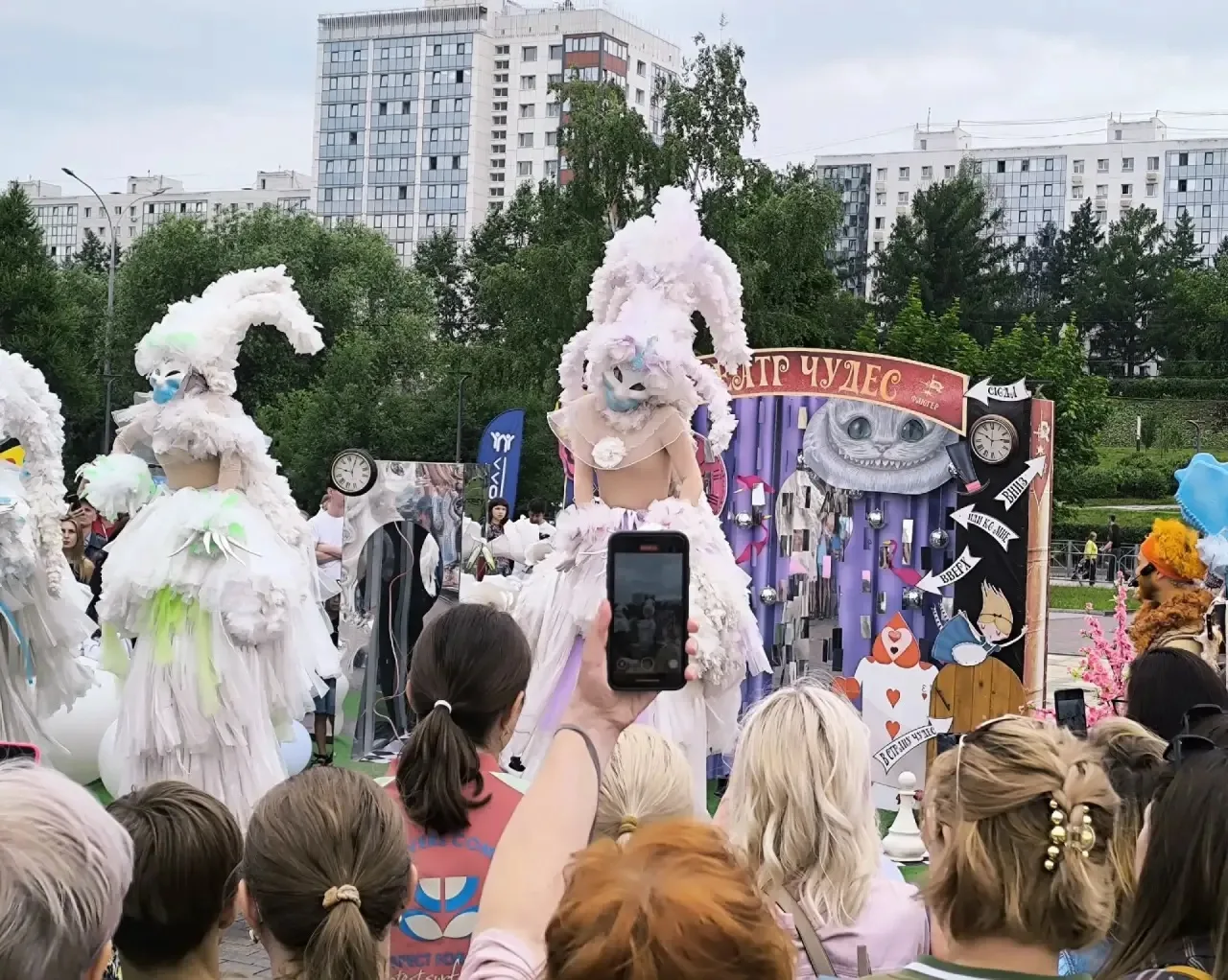 🎭 В центре Перми — фестиваль уличных театров «Флюгер». Успевай насладиться атмосферой!

Вы там? 👍/
