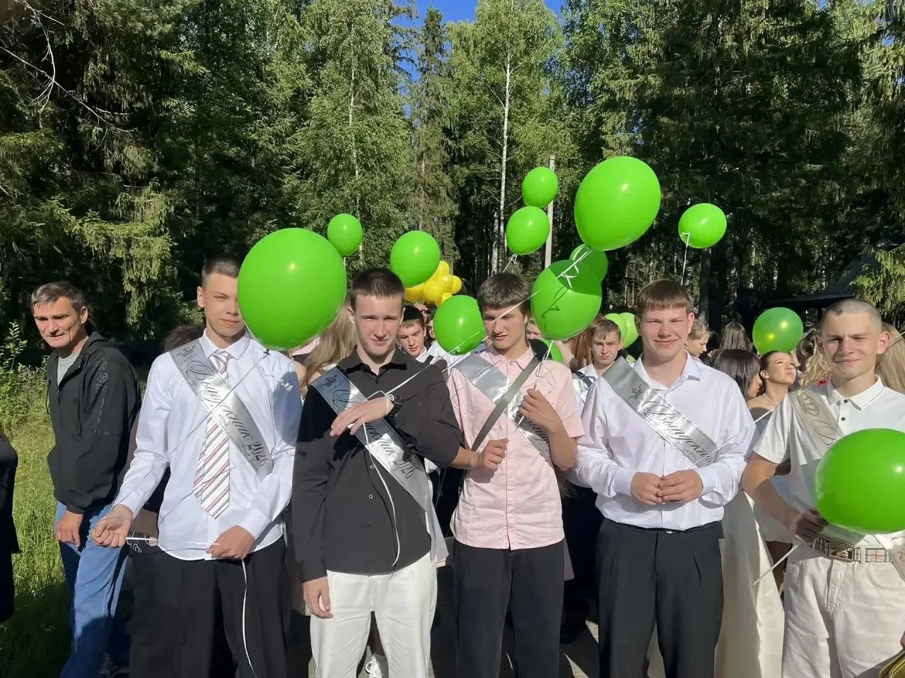 🎈Выпускной в городском парке🎈
27 июня в городском парке культуры и отдыха состоялся выпускной. Ярк