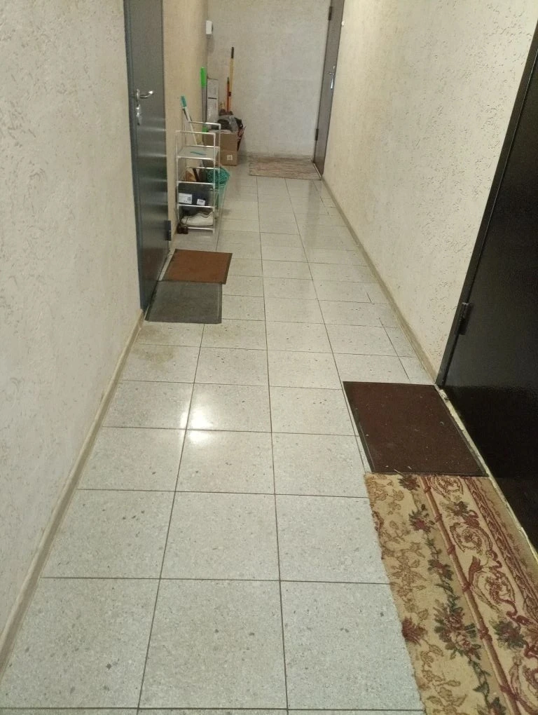 Выполнена влажная уборка в подъезде МКД ул Мира, 61