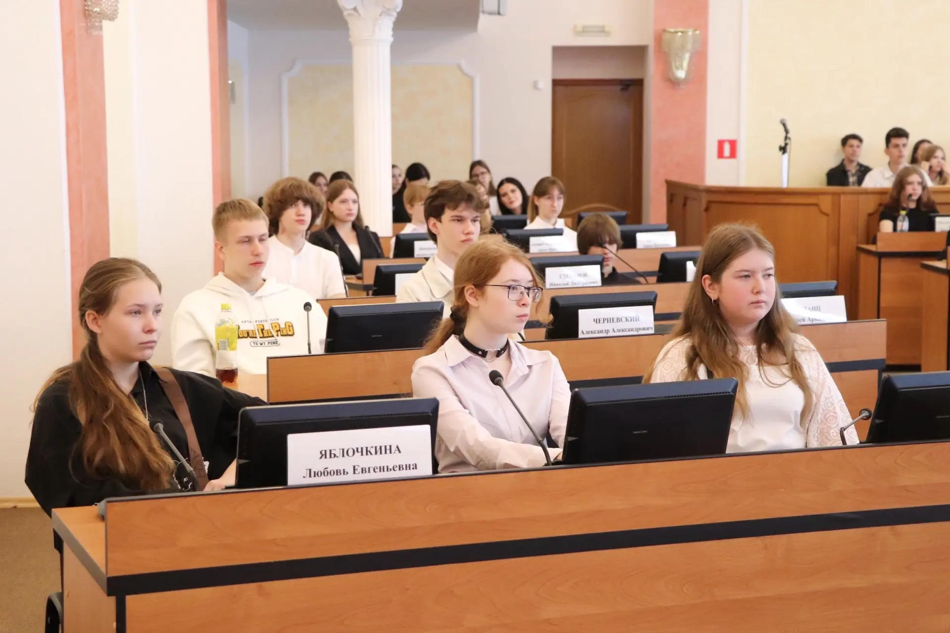 🎓 Молодежь Ярославля продолжает знакомиться с системой местного самоуправления  Сегодня в муниципали
