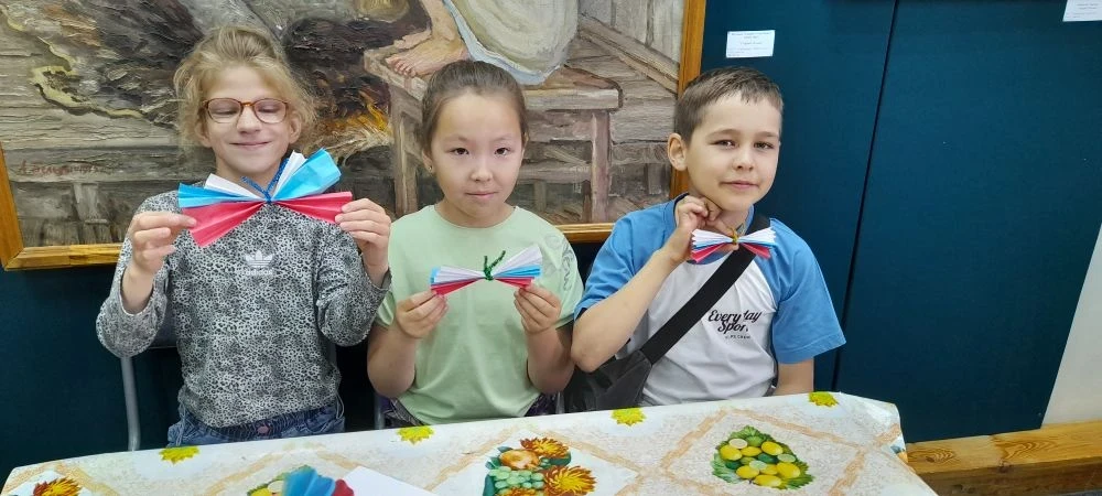 🇷🇺 Крылья триколора

Ребята из профильных отрядов Ценира внешкольной работы  стали участниками ярк