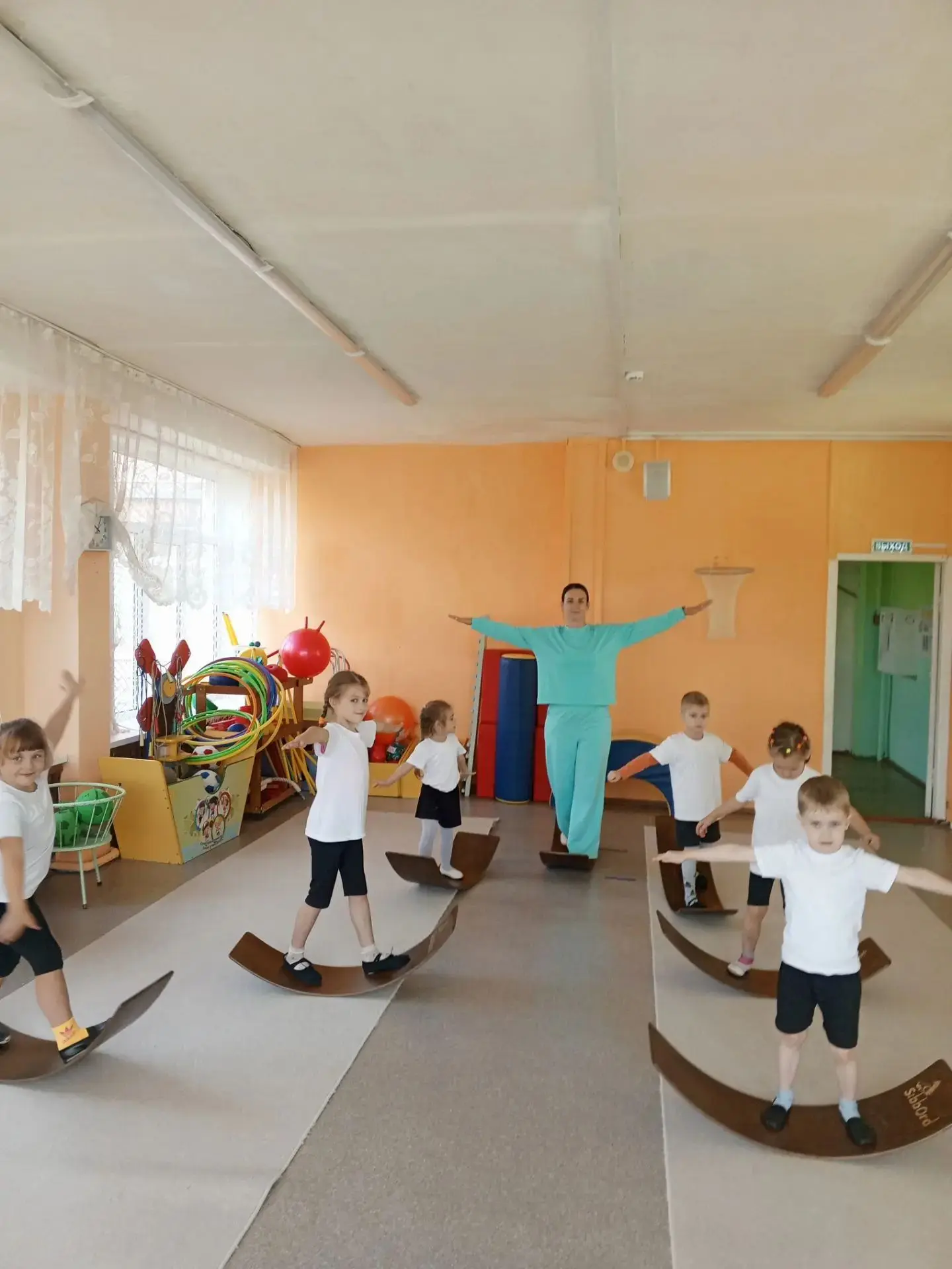Балансировочные доски для детей — это простые, но эффективные тренажёры, которые помога...