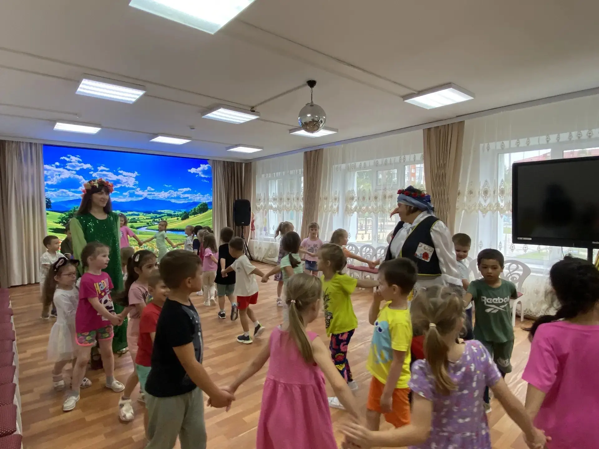 🌈☀ «До свидания, лето!» — в МАДОУ «Мальвина» прошло тёплое и звонкое развлечение: ребя...