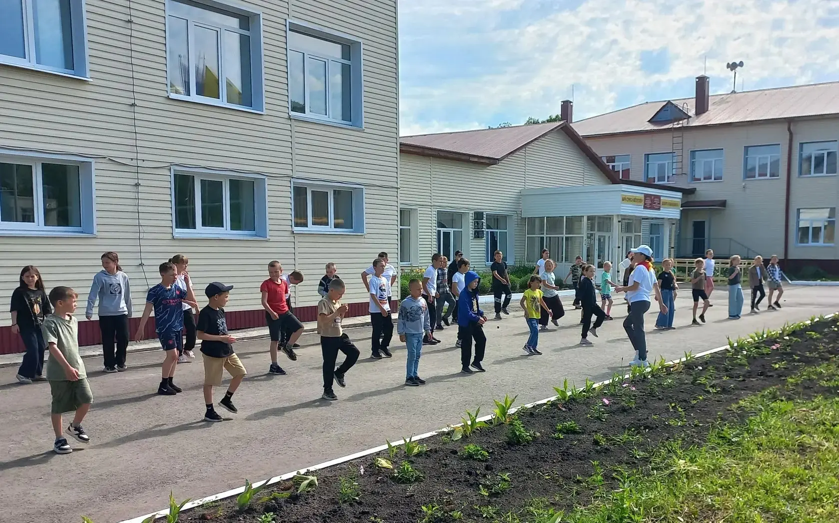 🌞В нашем пришкольном лагере "Солнышко" пролетел уже 16-й день. И он выдался по-настоящему ярким и н