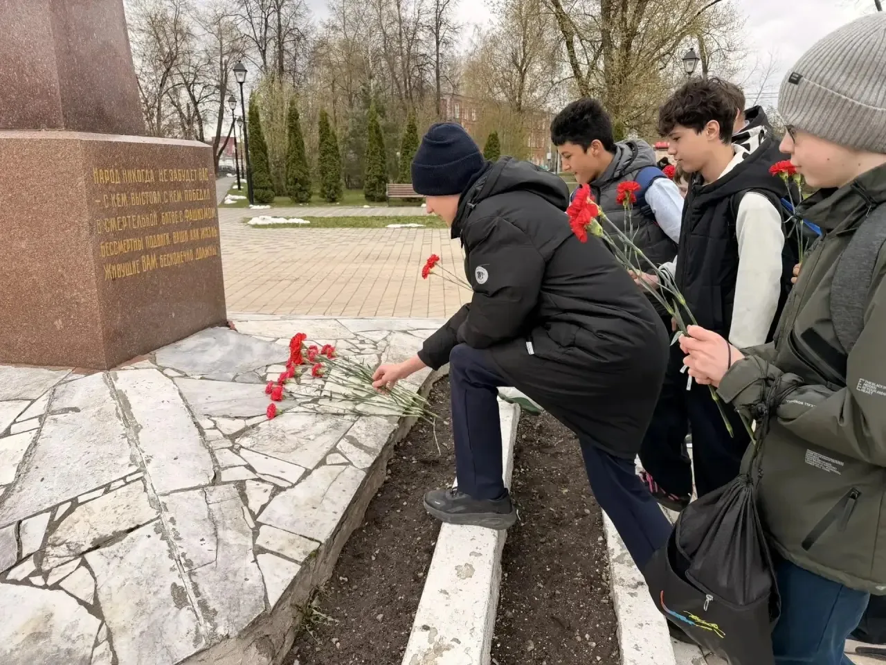 🕯 1418 дней борьбы. 34 тысячи часов мужества.  В рамках «Марафона Победы» учащиеся нашей школы прини
