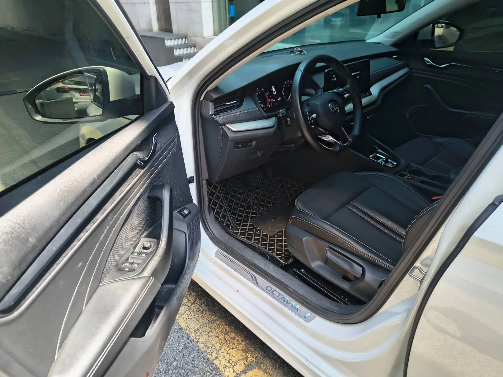 🇨🇳В наличии в Китае: Skoda Octavia PRO  — 2023г., 52.000км. — 1.4л., 150л.с., РКПП ✅Без окрасов  💵Ст