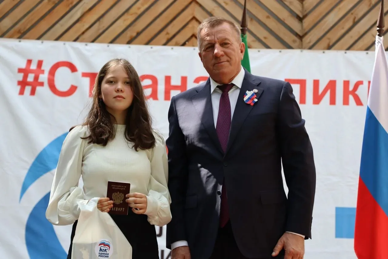 🇷🇺С Днём России!

Сегодня, 12 июня, в центральном парке  города Тетюши прошло торжественное меропр