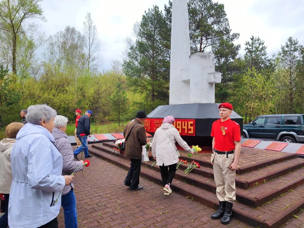 В память о шахтерах, погибших в 1941-1945 годах 🕯️  Осинниковцы в знак уважения подвига  выразили св