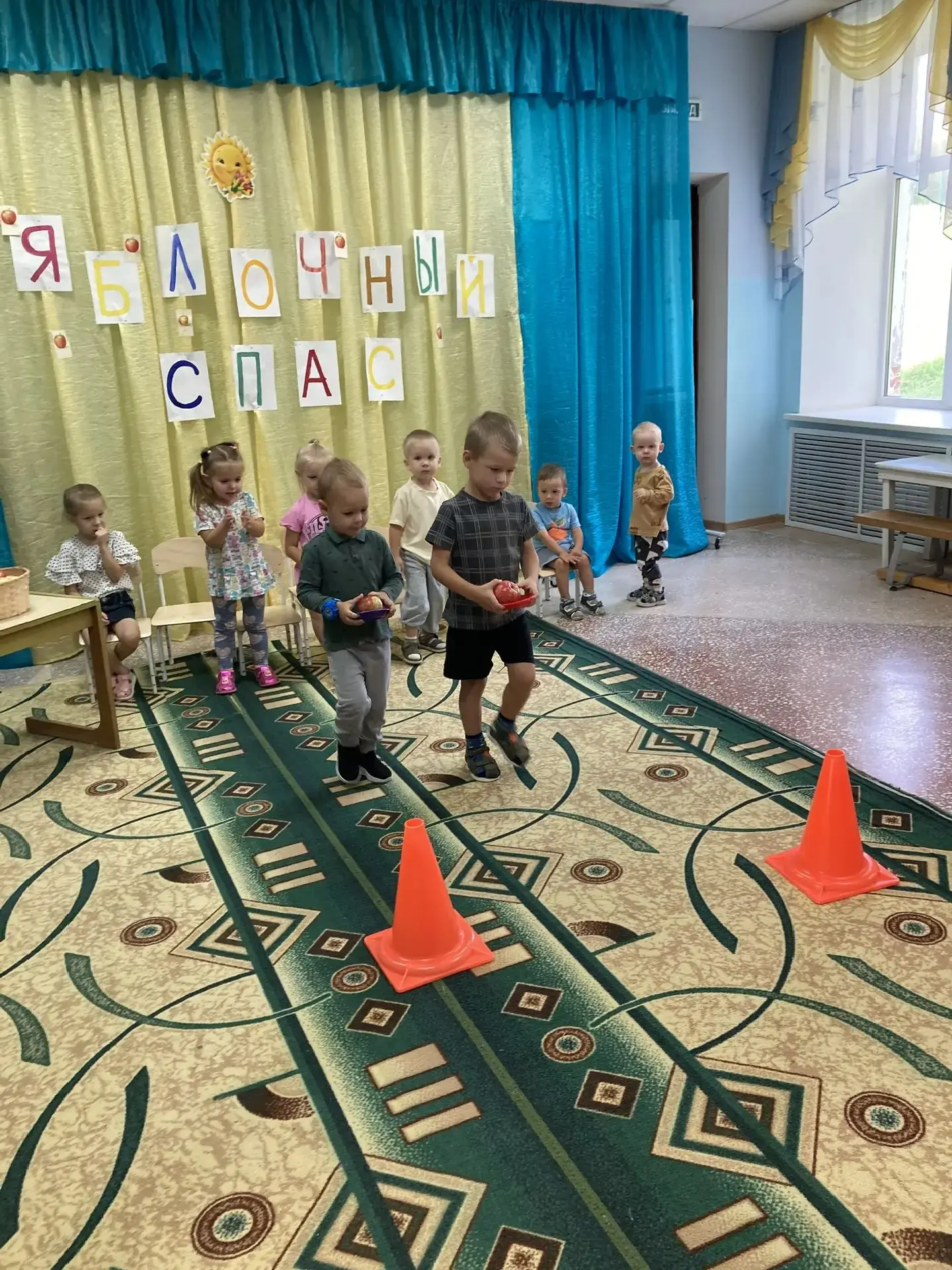 В садике провели праздник "Яблочный Спас"