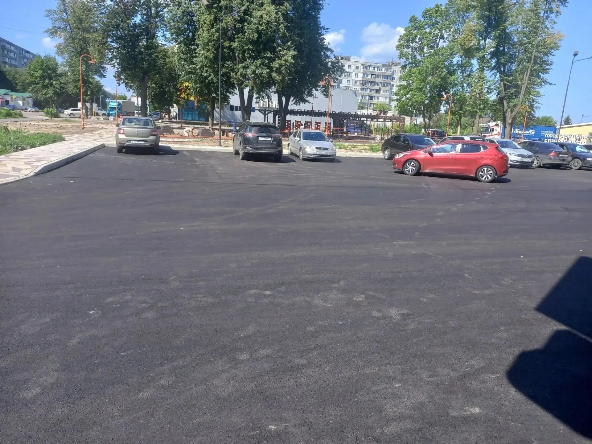 Ну, теперь хоть парковка на парковку стала похожа. А то были убогие калдобины.