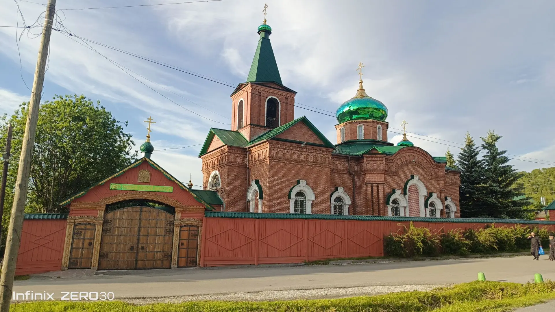 Сегодня, в День России, желаем всем мирного неба и благополучия. Пусть наша страна креп...