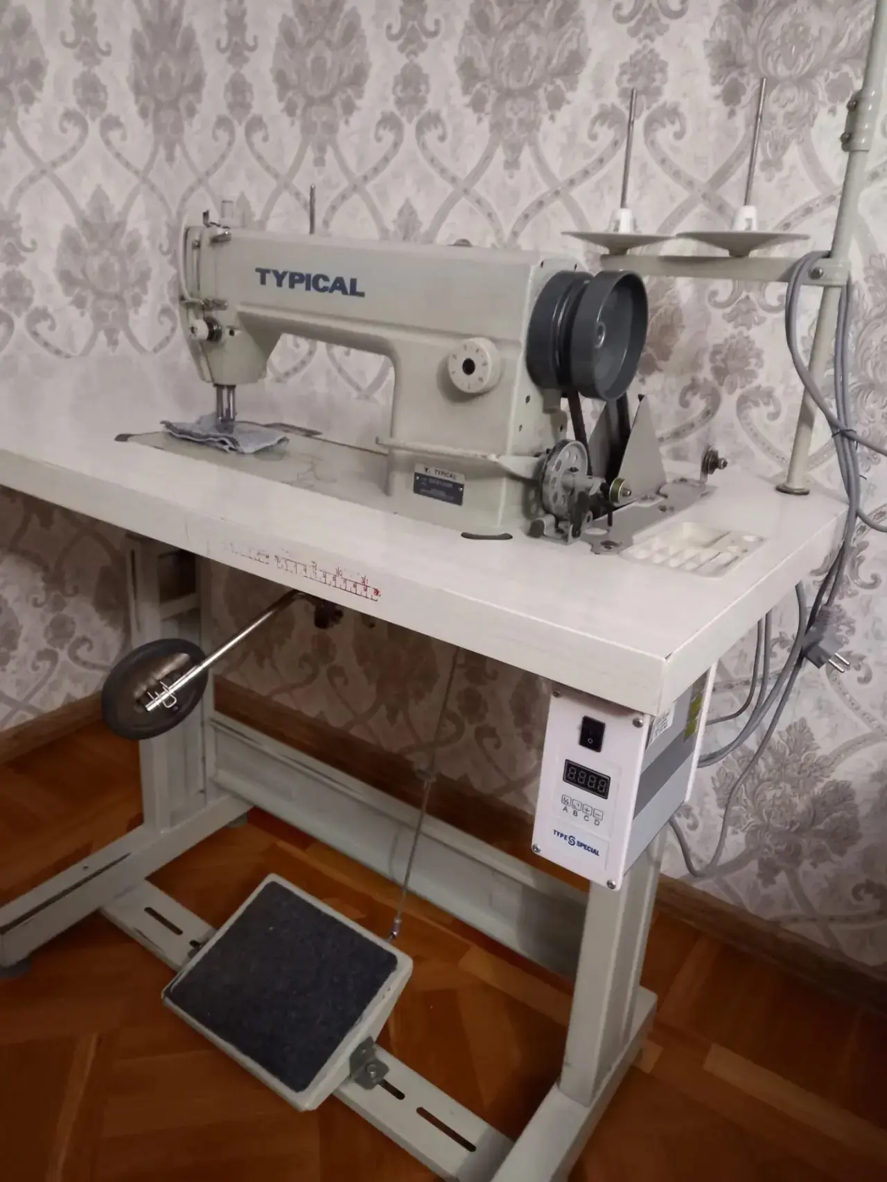 Продам промышленную швейную машину TYPICAL GC-6150H для средних и тяжёлых тканей. В хор...