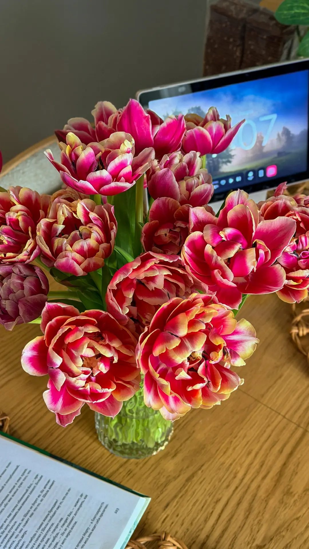Были тюльпаны - стали пионы🥰❤️‍🔥  Доброе утро и легкой рабочей недели (она на денёк короче, а это уж